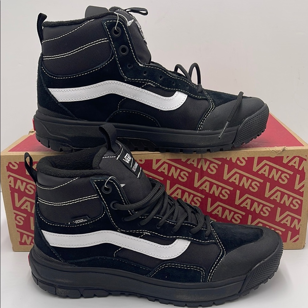Vans WMNS Ultrarange Exo Hi Black/Black
VN0A5KS5BKA Boots All Weather Sneakers
